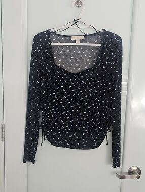 Michael Kors Womens Blouses. Size .XL . See Photo For Details.